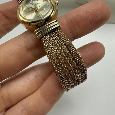 Variety of Women’s Watches with Metal Bands (ST-HS)