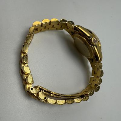 Variety of Women’s Watches with Metal Bands (ST-HS)