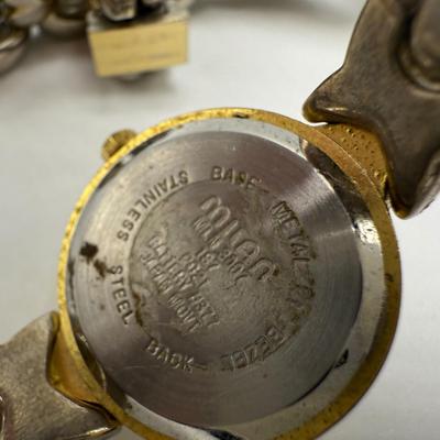 Variety of Women’s Watches with Metal Bands (ST-HS)
