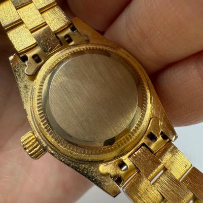 Variety of Women’s Watches with Metal Bands (ST-HS)