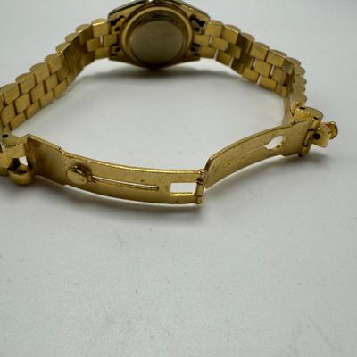 Variety of Women’s Watches with Metal Bands (ST-HS)
