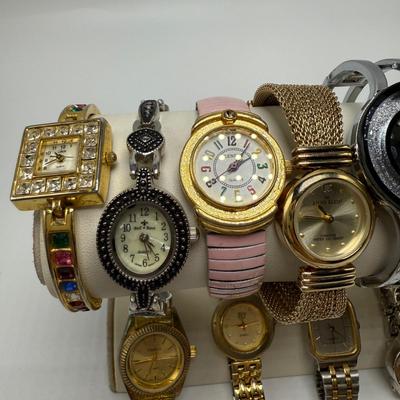 Variety of Women’s Watches with Metal Bands (ST-HS)