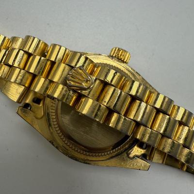 Variety of Women’s Watches with Metal Bands (ST-HS)