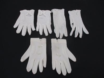 Vintage 50's Gloves, Ivory Exclusive Of Ornamentarion Embroidered Made in Japan - B