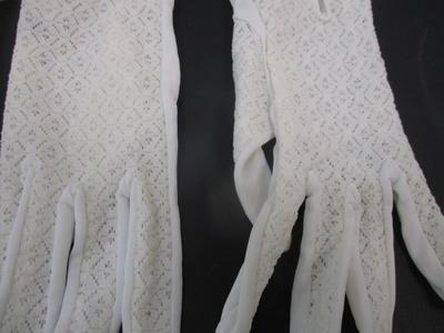 Vintage 50's Gloves, Ivory Exclusive Of Ornamentarion Embroidered Made in Japan - B