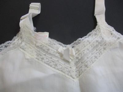 5 - Her Majesty Vintage Young Girls Ivory/White Slip Various Sizes Nylon Lace Trim Made in USA #1