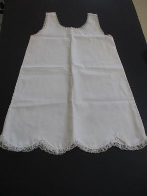 5 - Her Majesty Vintage Young Girls Ivory/White Slip Various Sizes Nylon Lace Trim Made in USA #1