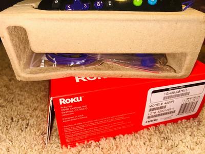 YAMAHA ATS-1080 FRONT SURROUND SYSTEM SOUND BAR AND A NEW ROKU 3