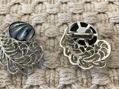 Sarah Coventry Blue Shell Silvertone Clip on Earrings