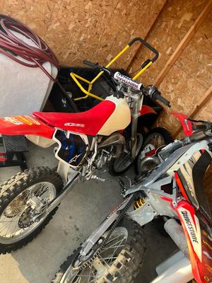No titles, storage locker auction