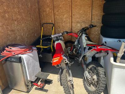 No titles, storage locker auction
