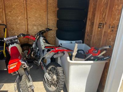 No titles, storage locker auction