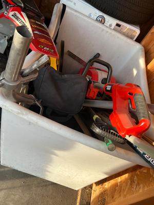 No titles, storage locker auction