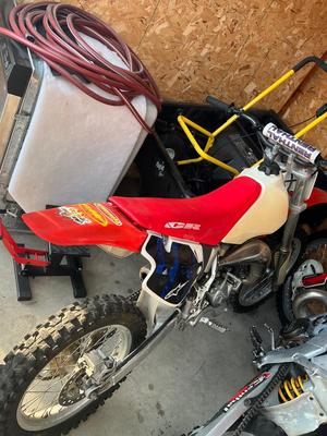 No titles, storage locker auction