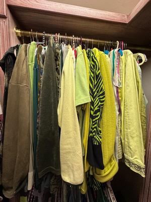 Clothing - Women's Boutique & Fashion Brands sizes L - 2XL 40-80 pieces
