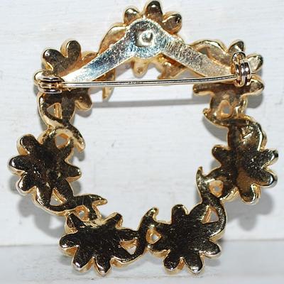GREEN & YELLOW Flower Wreath BROOCH (1¾" Diam.) on a Gold Tone Setting