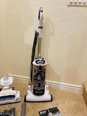 HARDLY USED SHARK ROTATOR NV500 SERIES BAGLESS VACUUM