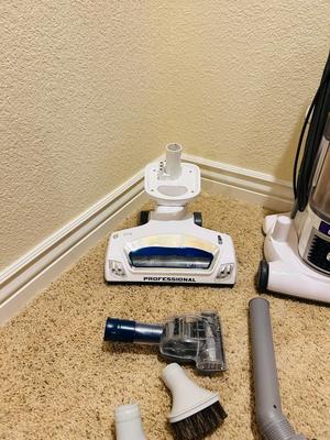 HARDLY USED SHARK ROTATOR NV500 SERIES BAGLESS VACUUM
