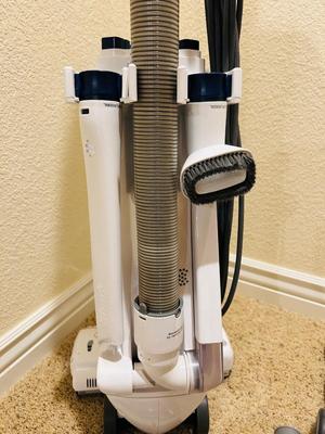 HARDLY USED SHARK ROTATOR NV500 SERIES BAGLESS VACUUM
