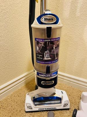 HARDLY USED SHARK ROTATOR NV500 SERIES BAGLESS VACUUM