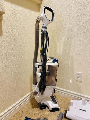 HARDLY USED SHARK ROTATOR NV500 SERIES BAGLESS VACUUM