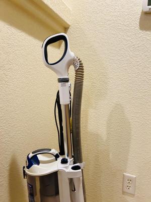 HARDLY USED SHARK ROTATOR NV500 SERIES BAGLESS VACUUM