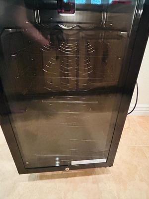 FRIDGIDARE 34 BOTTLE WINE COOLER