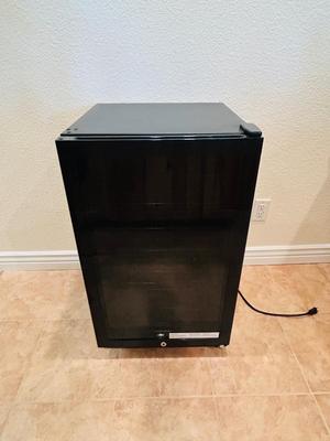 FRIDGIDARE 34 BOTTLE WINE COOLER