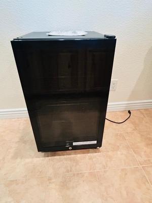 FRIDGIDARE 34 BOTTLE WINE COOLER