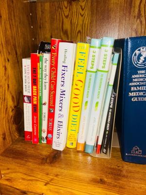 GOOD ASSORTMENT OF BOOKS