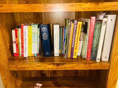 GOOD ASSORTMENT OF BOOKS