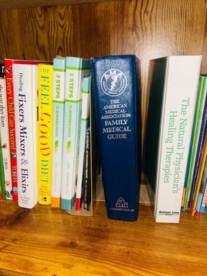 GOOD ASSORTMENT OF BOOKS