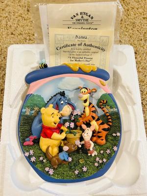 WINNIE THE POOH HONEY POT ADVENTURES SCULPTURAL PLATES FROM THE BRADFORD EXCHANGE