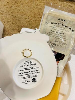 "WINNIE THE POOH HONEY POT ADVENTURES” SCULPTURAL PLATES FROM THE BRADFORD EXCHANGE