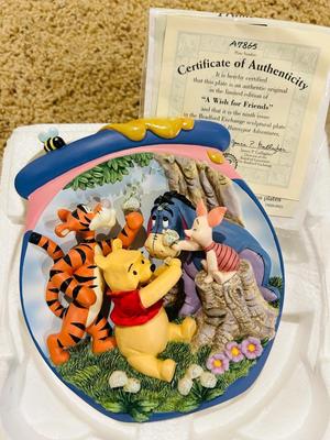 WINNIE THE POOH HONEY POT ADVENTURES SCULPTURAL PLATES FROM THE BRADFORD EXCHANGE