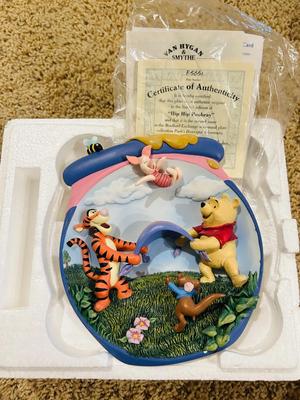 WINNIE THE POOH HONEY POT ADVENTURES SCULPTURAL PLATES FROM THE BRADFORD EXCHANGE