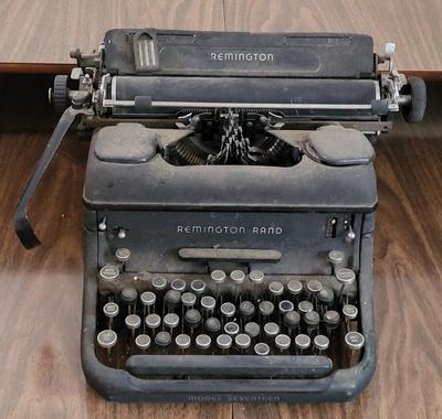 LOT 68K: Vintage Remington Rand Model Seventeen Black Typewriter