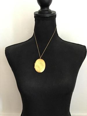 Vintage, gold tone, large lock it
