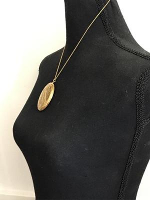 Vintage, gold tone, large lock it