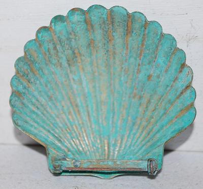 VINTAGE PATINA & GOLD Colored GROOVES SCALLOP SHELL BROOCH (2¼" x 2") on a Patina Setting