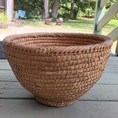 LOT 191: Collection of (5) Hand Woven Natural Fiber Baskets