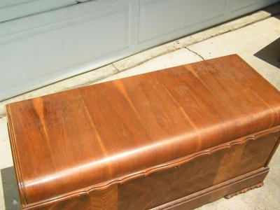 ROOS cedar chest. Beautiful intricately inlaid pattern front.