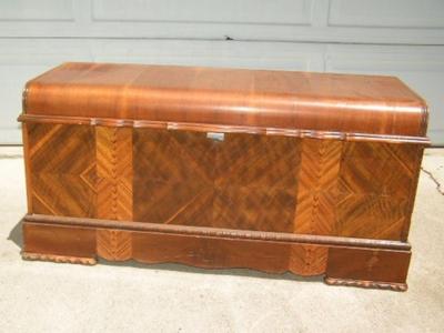ROOS cedar chest. Beautiful intricately inlaid pattern front.