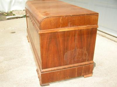 ROOS cedar chest. Beautiful intricately inlaid pattern front.