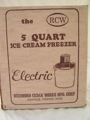 Summer FUN! Ice cream freezer/maker. Electric, 5 quart.