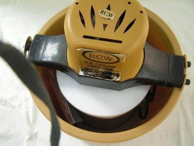 Summer FUN! Ice cream freezer/maker. Electric, 5 quart.