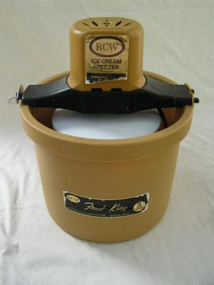 Summer FUN! Ice cream freezer/maker. Electric, 5 quart.