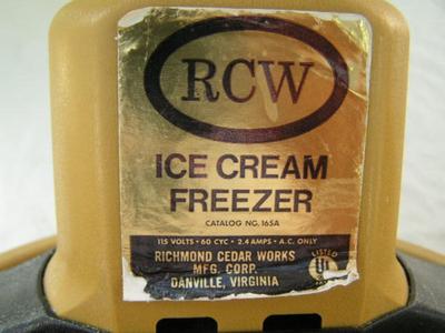 Summer FUN! Ice cream freezer/maker. Electric, 5 quart.