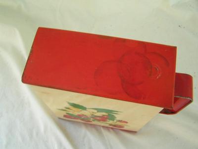 Metal canister w/sliding metal lid, folded metal handle. Likely c.1950s.