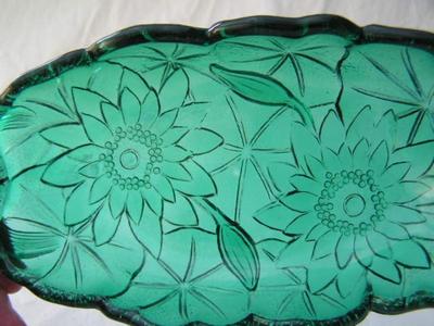More beautiful vintage Mid-Century items like this elsewhere in this sale. Vintage Mid-Century Indiana Glass, Lily Pons, elliptical...